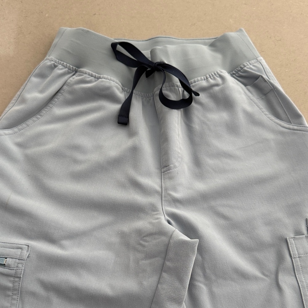 Figs Women's Skinny Pants in Light Gray